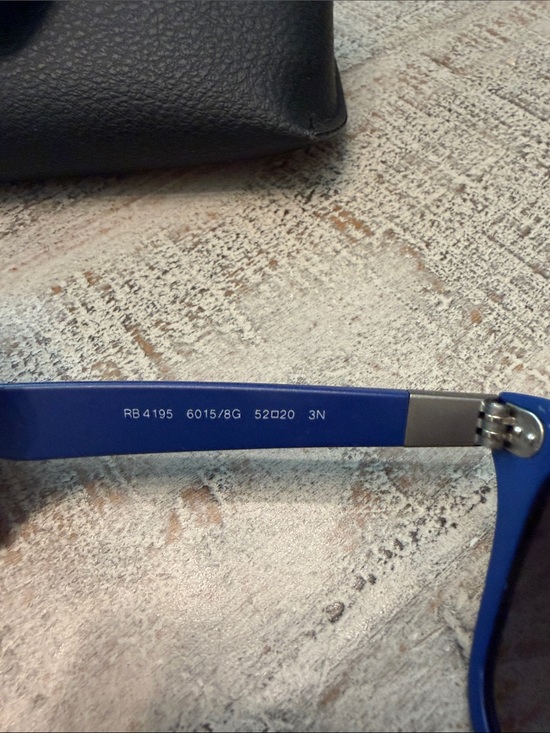 Ray-Ban Wayfarer Liteforce sun glasses